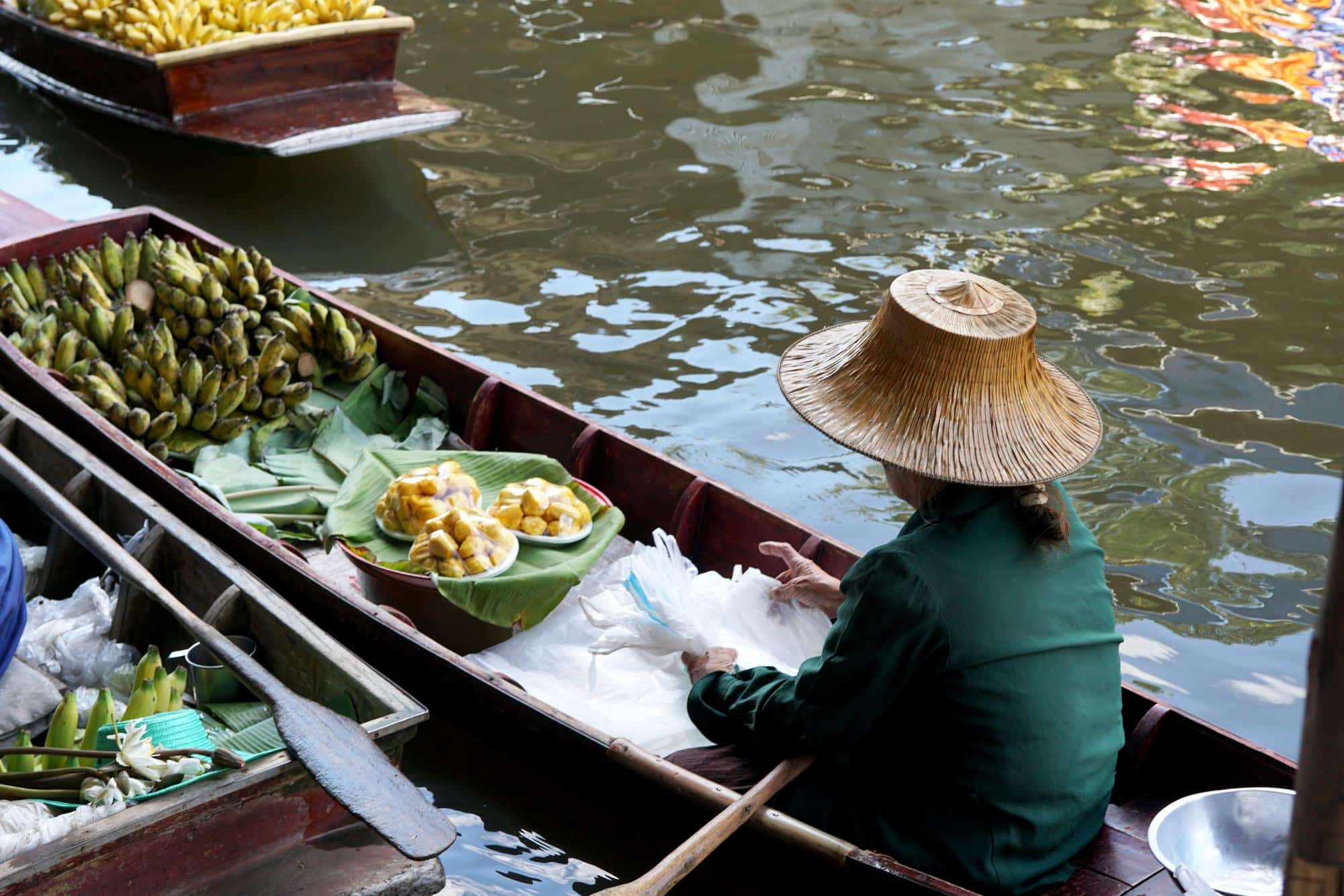How to visit taling chan floating market