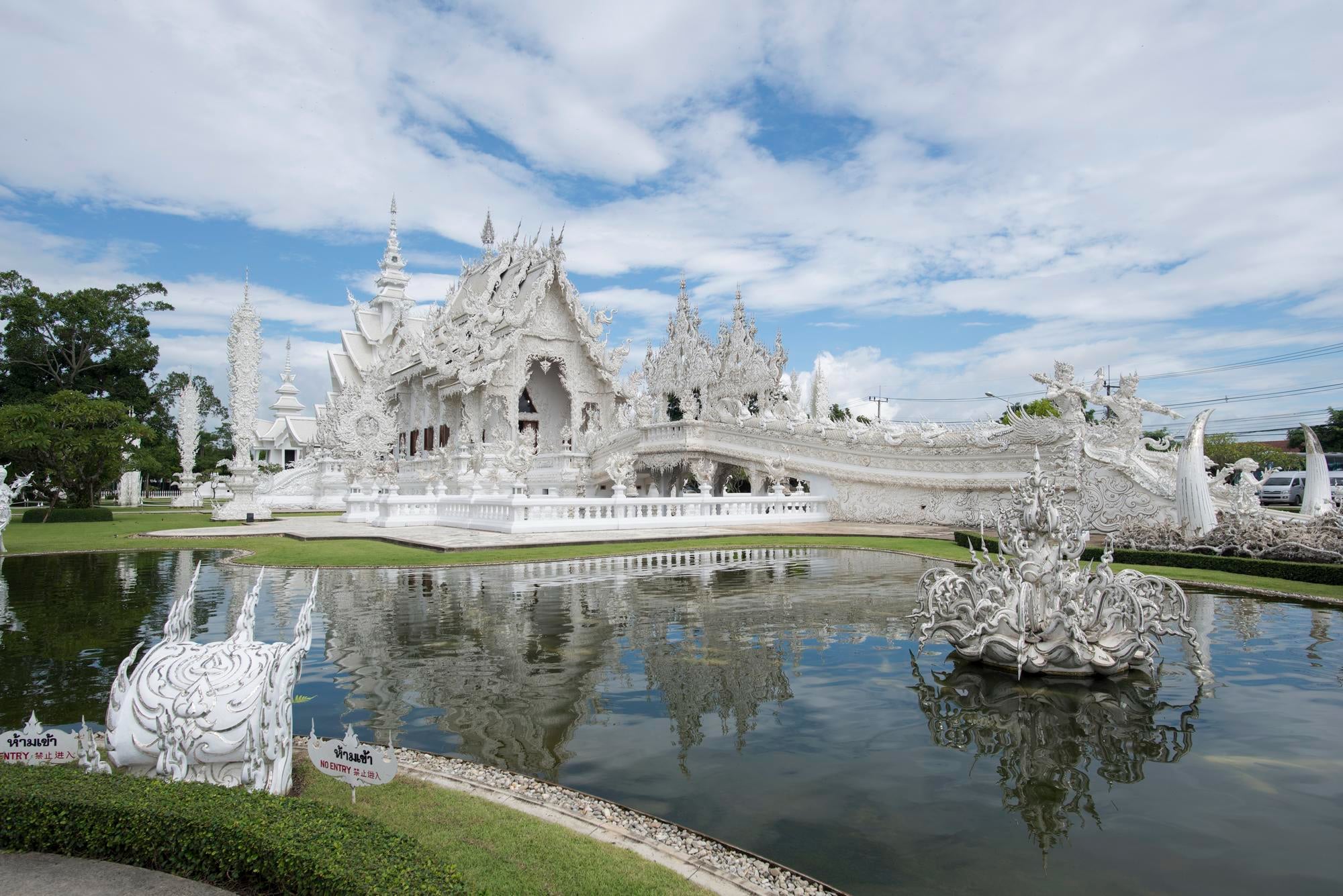 How to visit the white temple from chiang mai